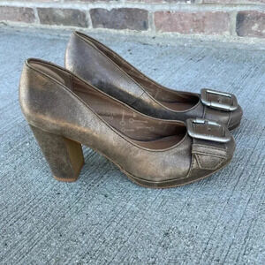 Fossil Maddox Gold Leather chunky block heel with silver buckle toe pump Y2K 8.5